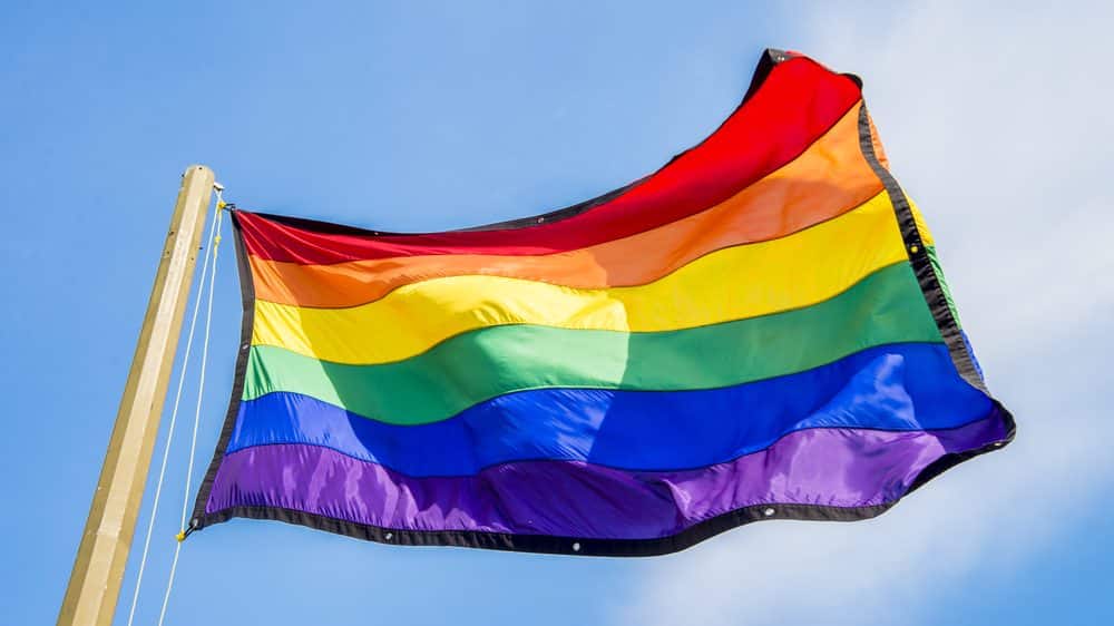 O que diz a lei sobre o casamento homossexual no Brasil e em outros países do mundo?