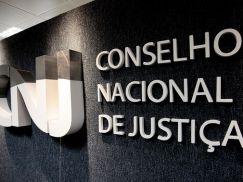 Juízes e ministros palestram sobre cartórios no combate à corrupção no Brasil e no mundo