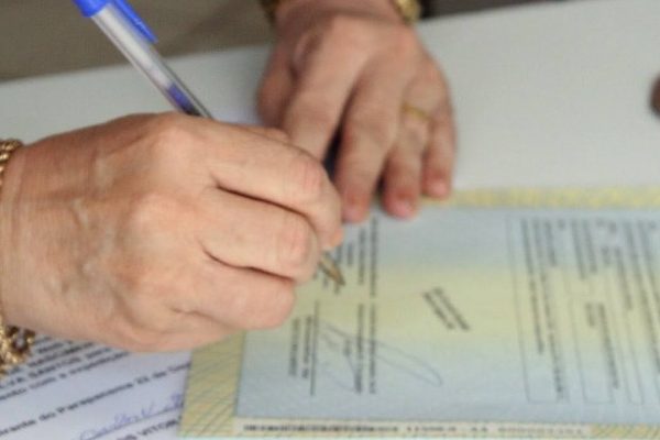 Falta de registro em cartório não invalida garantia de alienação fiduciária, diz STJ