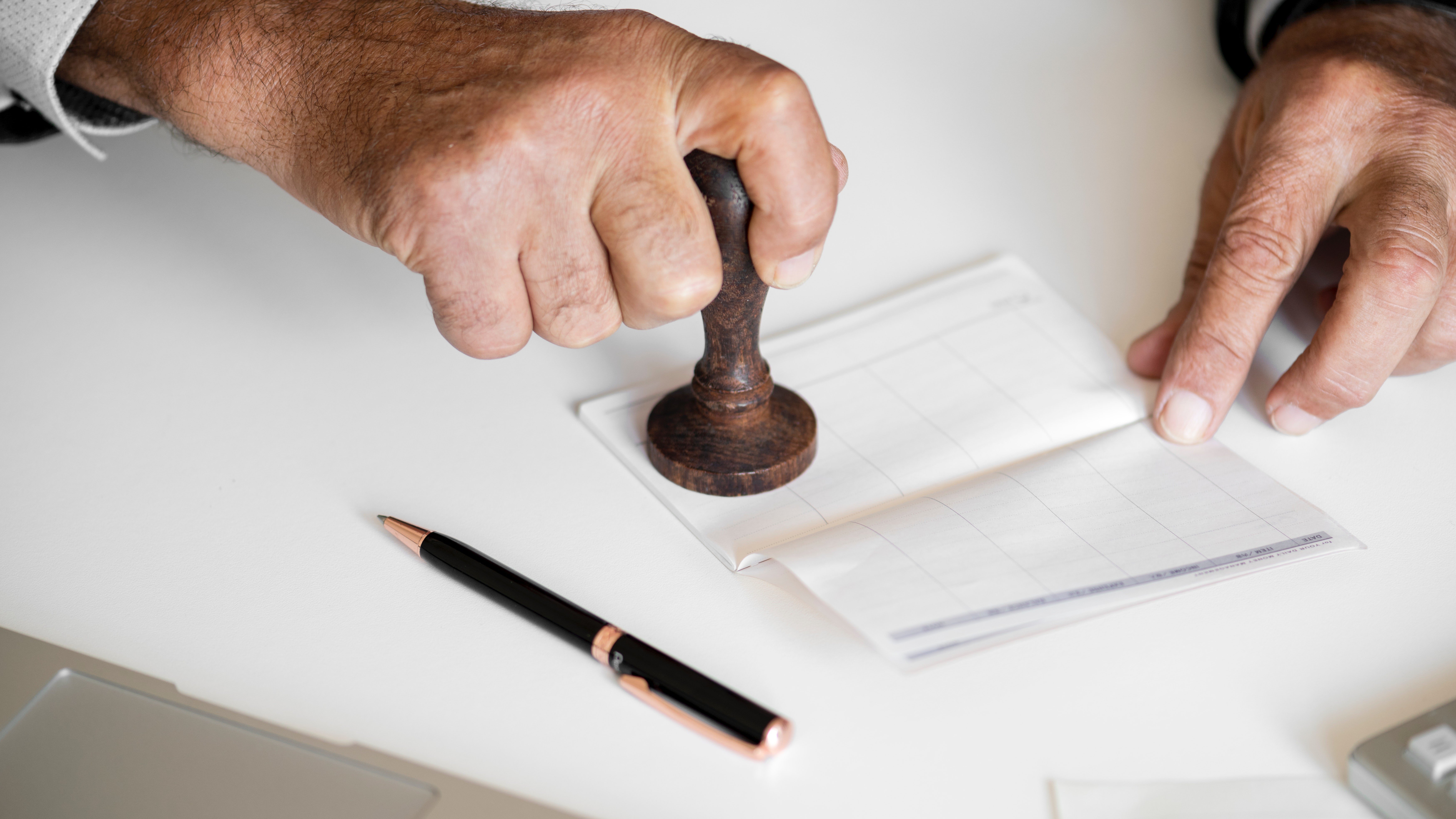 Comunhão parcial não resulta, por si, em responsabilidade por dívida de cônjuge